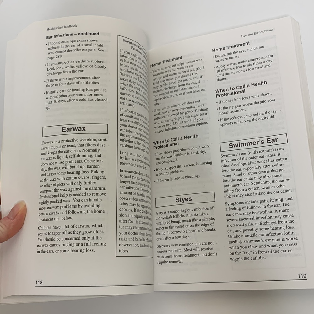 Book | HOME Health Handbook | Medica Self Care Manuel At Home Care Treatments - Picture 10 of 11